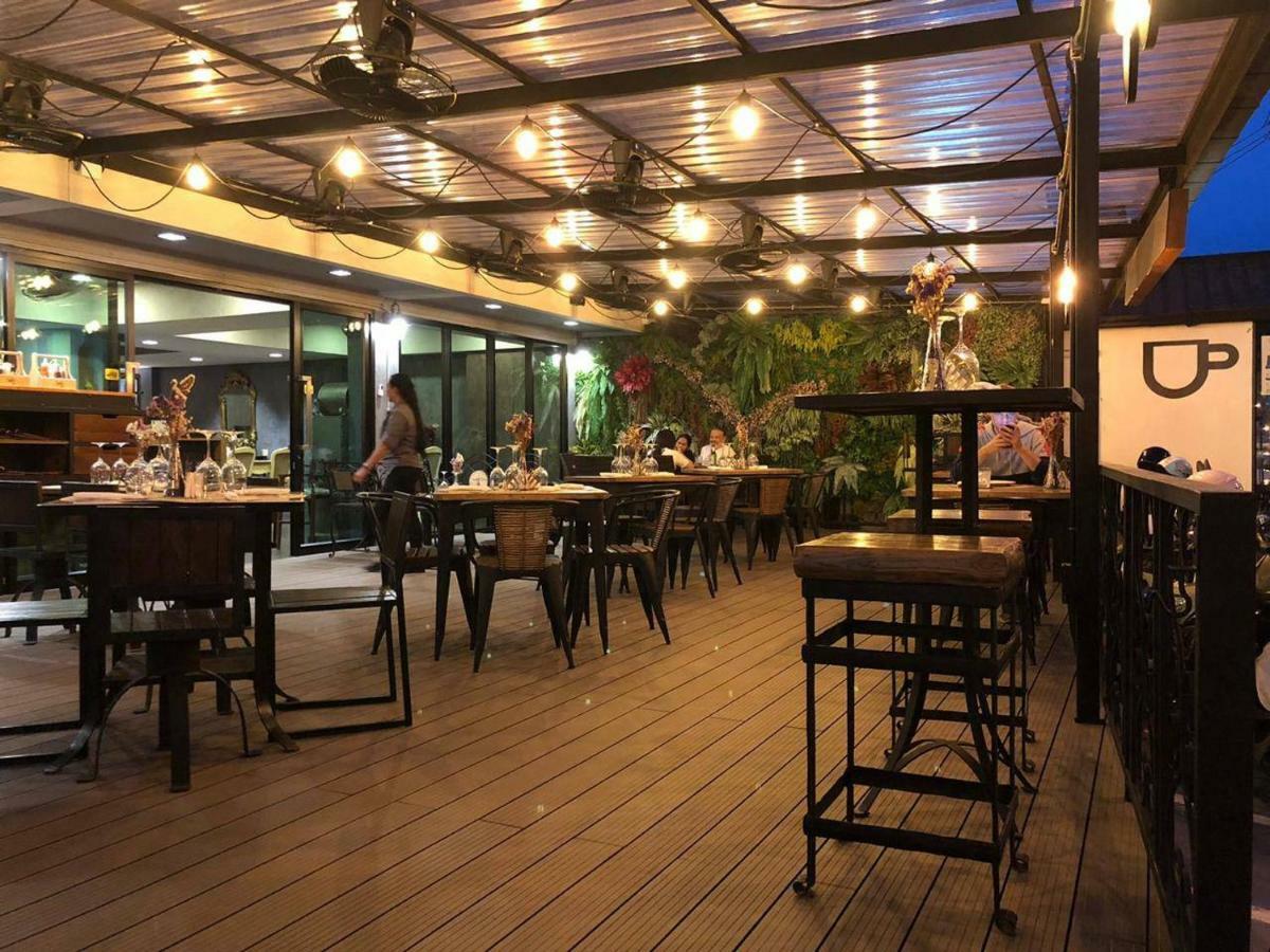 Frankie'S Inn Jomtien Beach Exterior photo