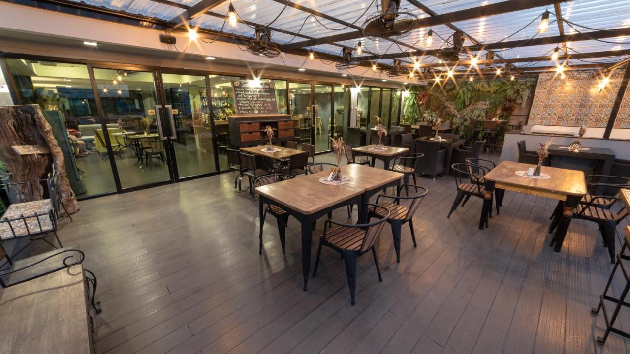 Frankie'S Inn Jomtien Beach Exterior photo