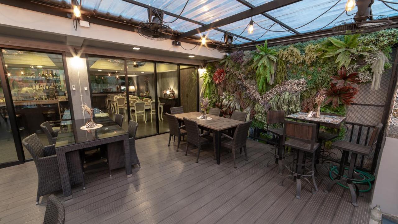 Frankie'S Inn Jomtien Beach Exterior photo